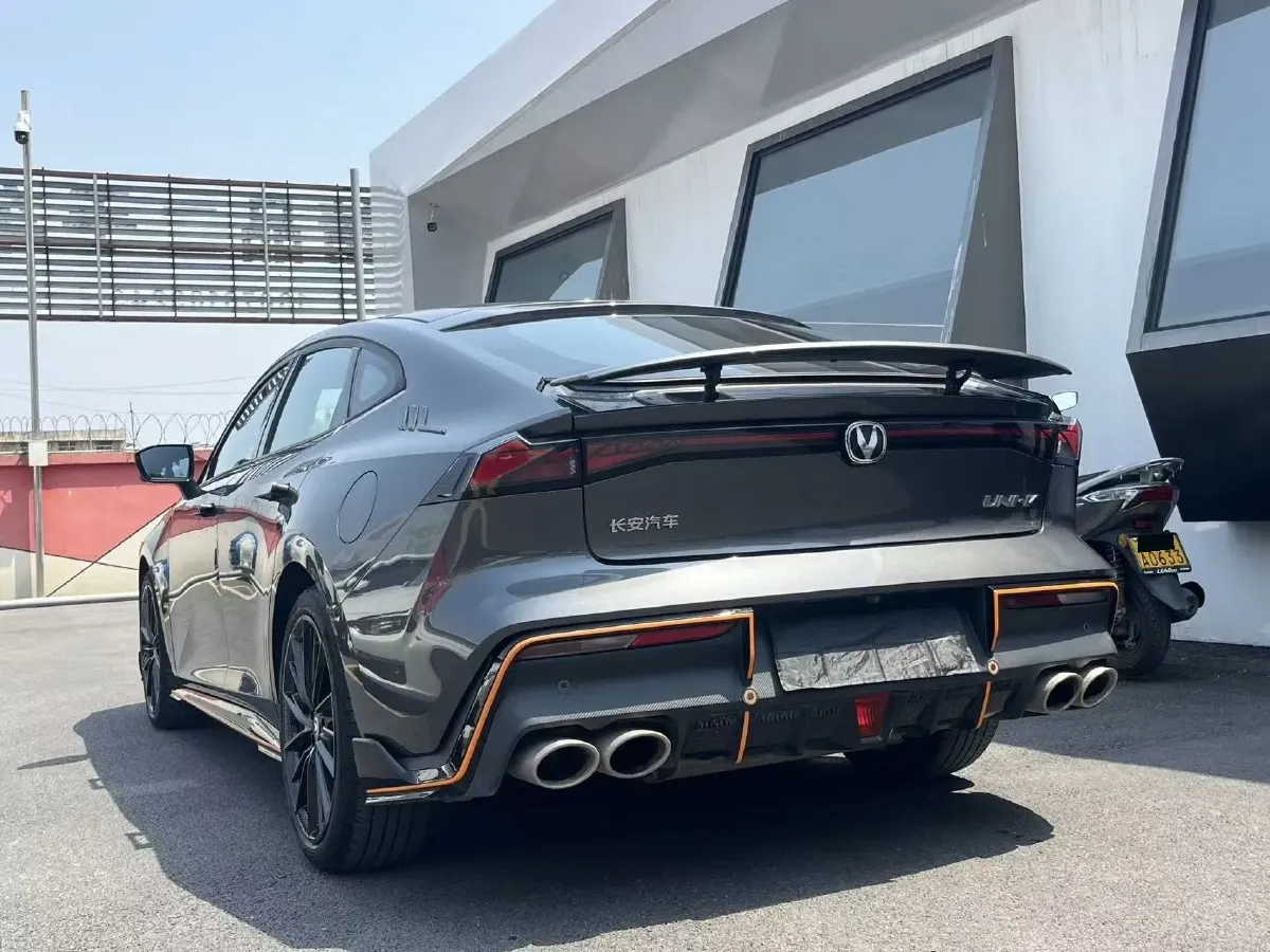 2022 ChangAn UNI-V 1.5T 188HP L4 7DCT,autocango,china used car exporter,china ev exporter,chinese used car exporter,chinese used ev exporter