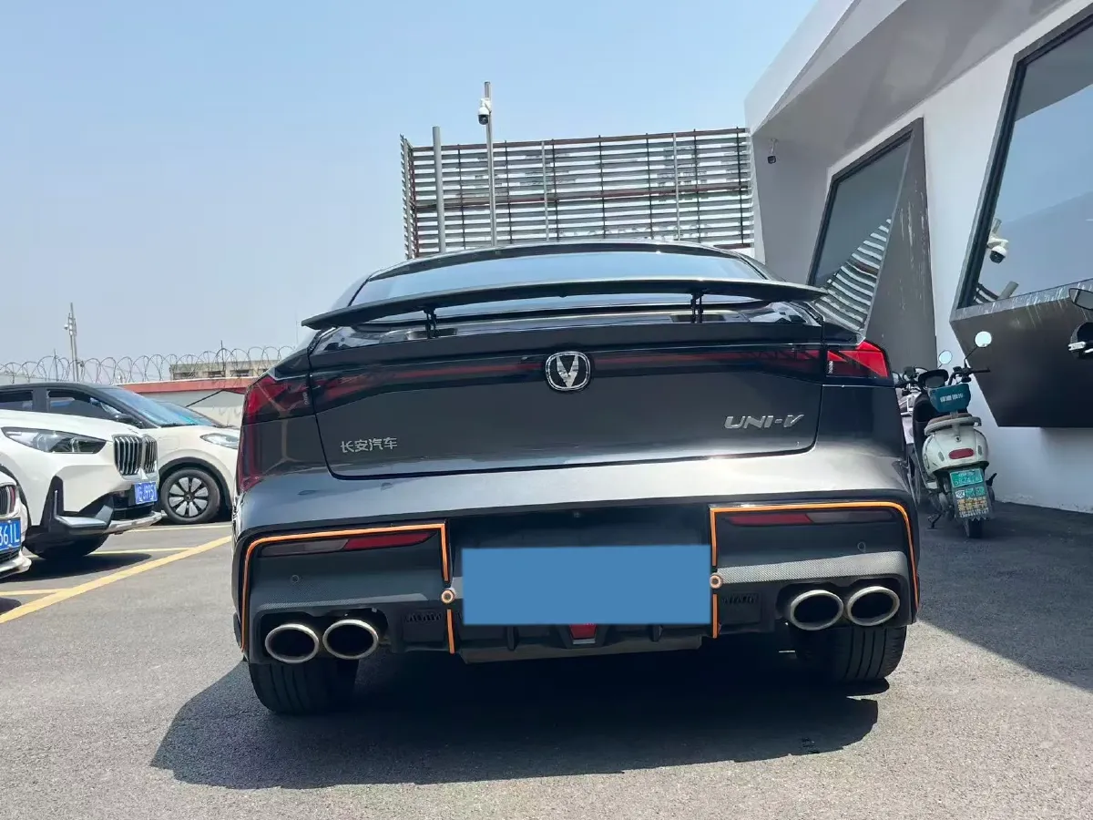 2022 ChangAn UNI-V 1.5T 188HP L4 7DCT,autocango,china used car exporter,china ev exporter,chinese used car exporter,chinese used ev exporter