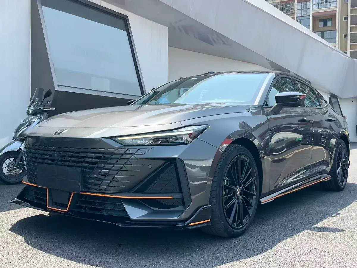 2022 ChangAn UNI-V 1.5T 188HP L4 7DCT,autocango,china used car exporter,china ev exporter,chinese used car exporter,chinese used ev exporter