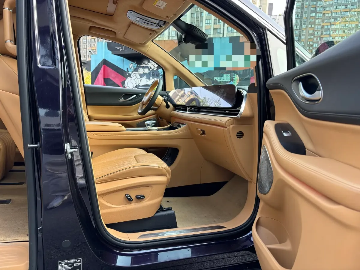 2024 Voyah Dream 1.5T 150HP L4 PHEV 43KWH,autocango,china used car exporter,china ev exporter,chinese used car exporter,chinese used ev exporter