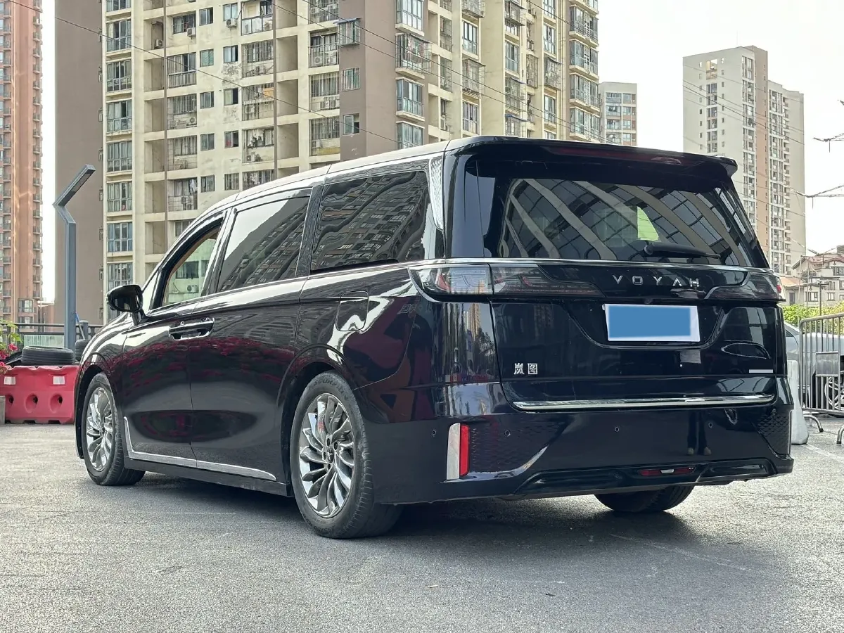 2024 Voyah Dream 1.5T 150HP L4 PHEV 43KWH,autocango,china used car exporter,china ev exporter,chinese used car exporter,chinese used ev exporter