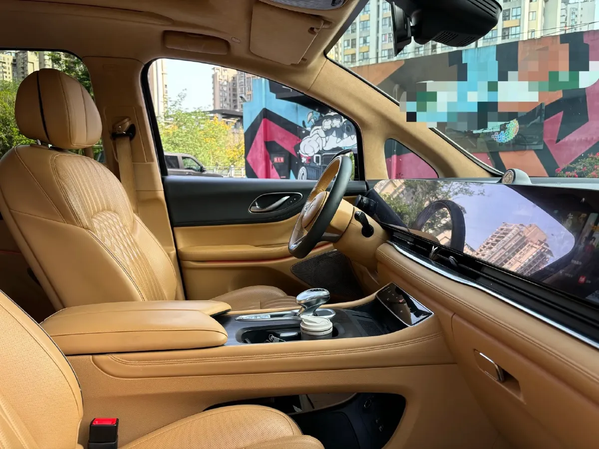 2024 Voyah Dream 1.5T 150HP L4 PHEV 43KWH,autocango,china used car exporter,china ev exporter,chinese used car exporter,chinese used ev exporter