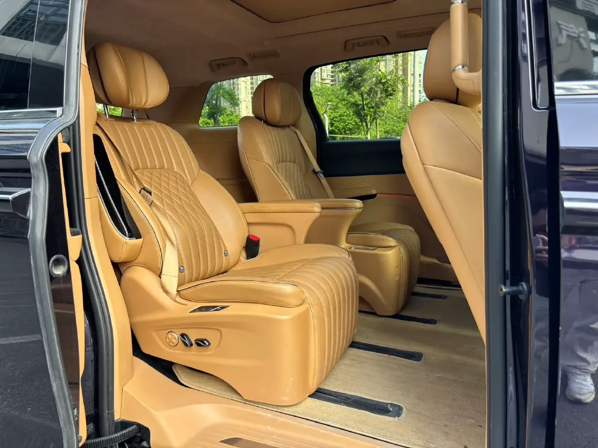 2024 Voyah Dream 1.5T 150HP L4 PHEV 43KWH,autocango,china used car exporter,china ev exporter,chinese used car exporter,chinese used ev exporter