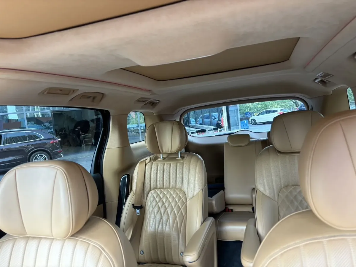 2024 Voyah Dream 1.5T 150HP L4 PHEV 43KWH,autocango,china used car exporter,china ev exporter,chinese used car exporter,chinese used ev exporter