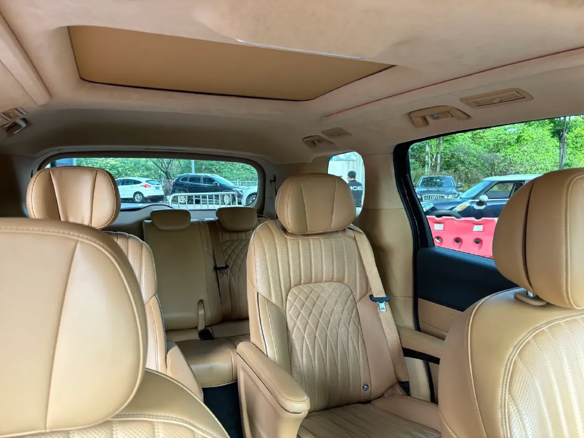 2024 Voyah Dream 1.5T 150HP L4 PHEV 43KWH,autocango,china used car exporter,china ev exporter,chinese used car exporter,chinese used ev exporter