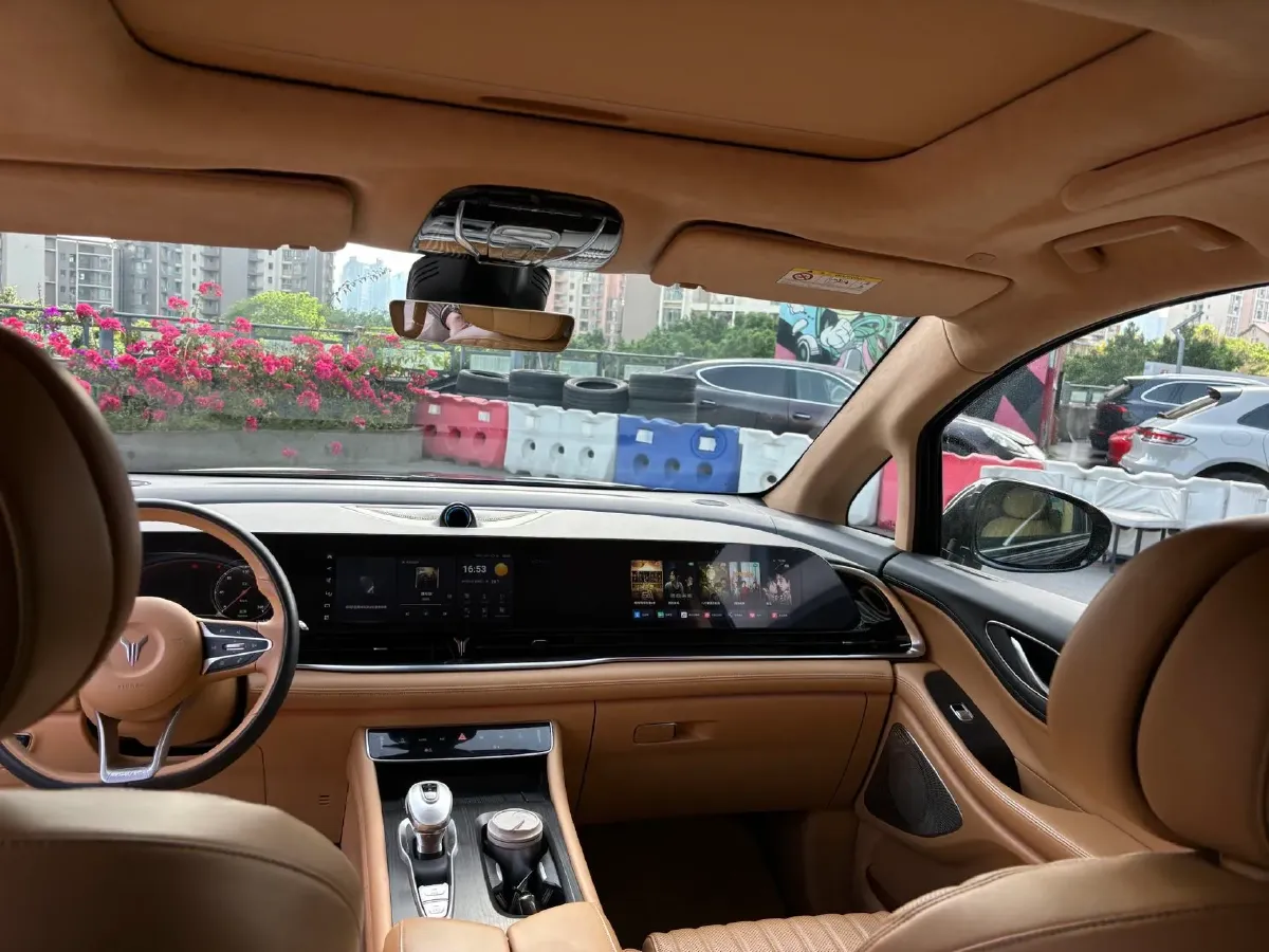 2024 Voyah Dream 1.5T 150HP L4 PHEV 43KWH,autocango,china used car exporter,china ev exporter,chinese used car exporter,chinese used ev exporter