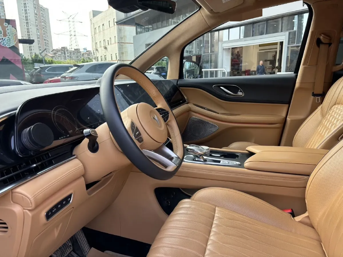 2024 Voyah Dream 1.5T 150HP L4 PHEV 43KWH,autocango,china used car exporter,china ev exporter,chinese used car exporter,chinese used ev exporter