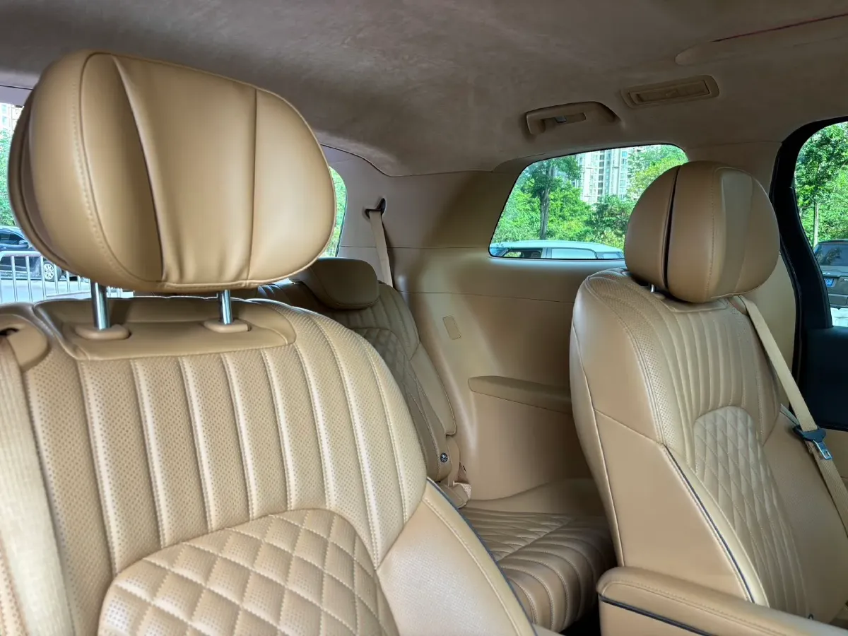 2024 Voyah Dream 1.5T 150HP L4 PHEV 43KWH,autocango,china used car exporter,china ev exporter,chinese used car exporter,chinese used ev exporter