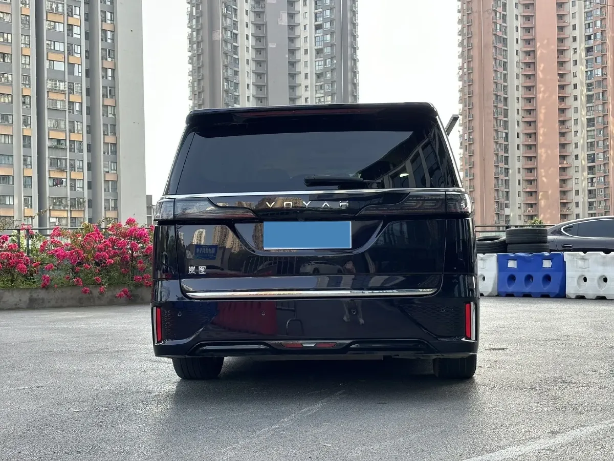 2024 Voyah Dream 1.5T 150HP L4 PHEV 43KWH,autocango,china used car exporter,china ev exporter,chinese used car exporter,chinese used ev exporter