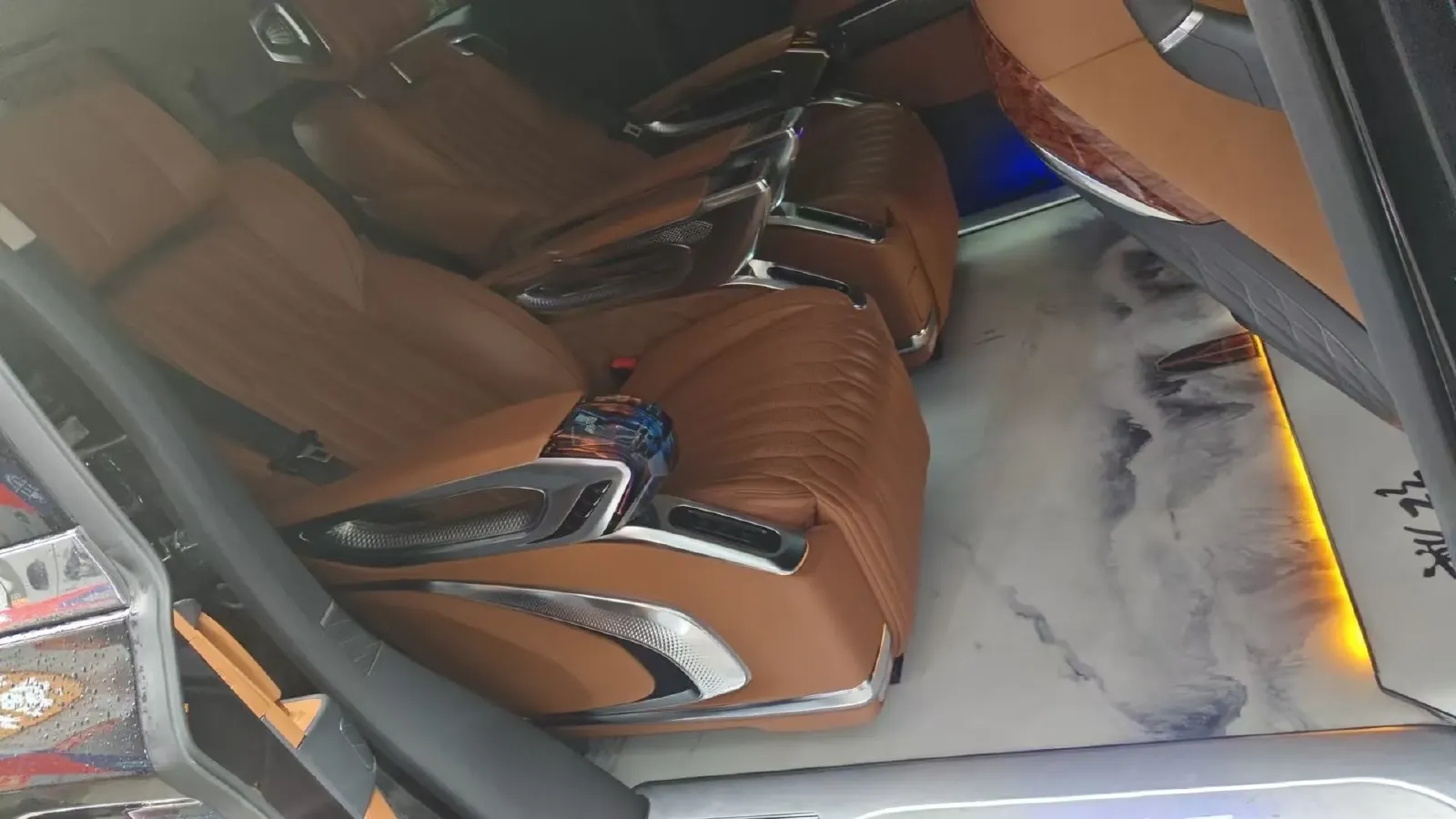 2023 HongQi HQ9 2.0T 252HP L4 8AT,autocango,china used car exporter,china ev exporter,chinese used car exporter,chinese used ev exporter