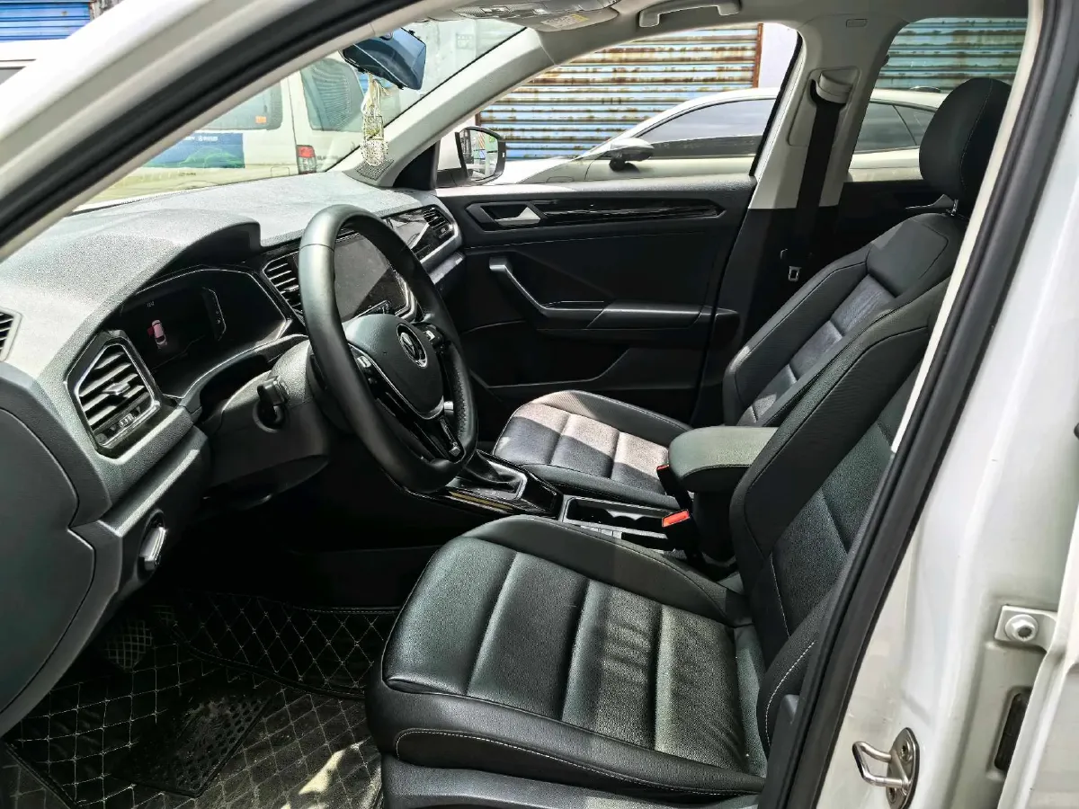 2022 Volkswagen T-Roc 1.4T 150HP L4 7DCT,autocango,china used car exporter,china ev exporter,chinese used car exporter,chinese used ev exporter