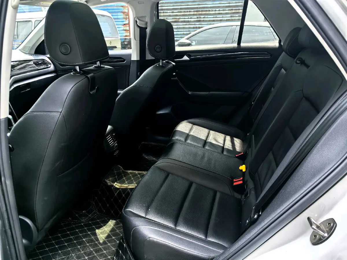 2022 Volkswagen T-Roc 1.4T 150HP L4 7DCT,autocango,china used car exporter,china ev exporter,chinese used car exporter,chinese used ev exporter