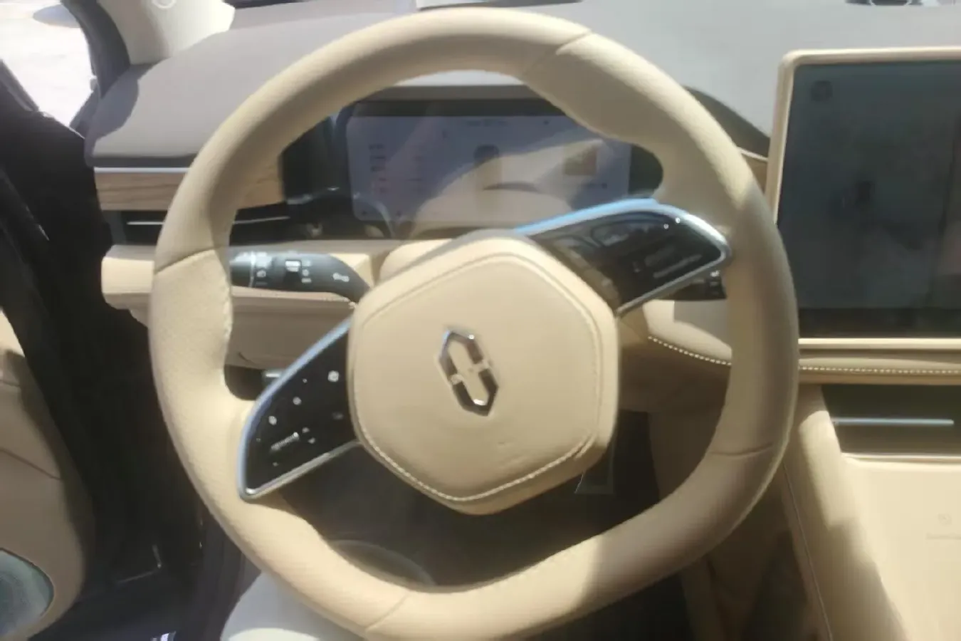 2024 AITO AITO M7 1.5T 152HP L4 REEV 38.5KWH,autocango,china used car exporter,china ev exporter,chinese used car exporter,chinese used ev exporter