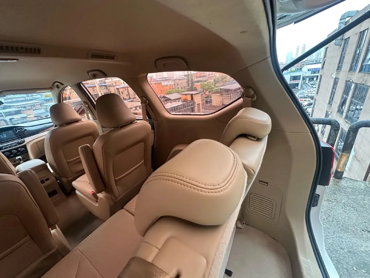 2016 BaoJun 560 1.5T 150HP L4 6MT,autocango,china used car exporter,china ev exporter,chinese used car exporter,chinese used ev exporter