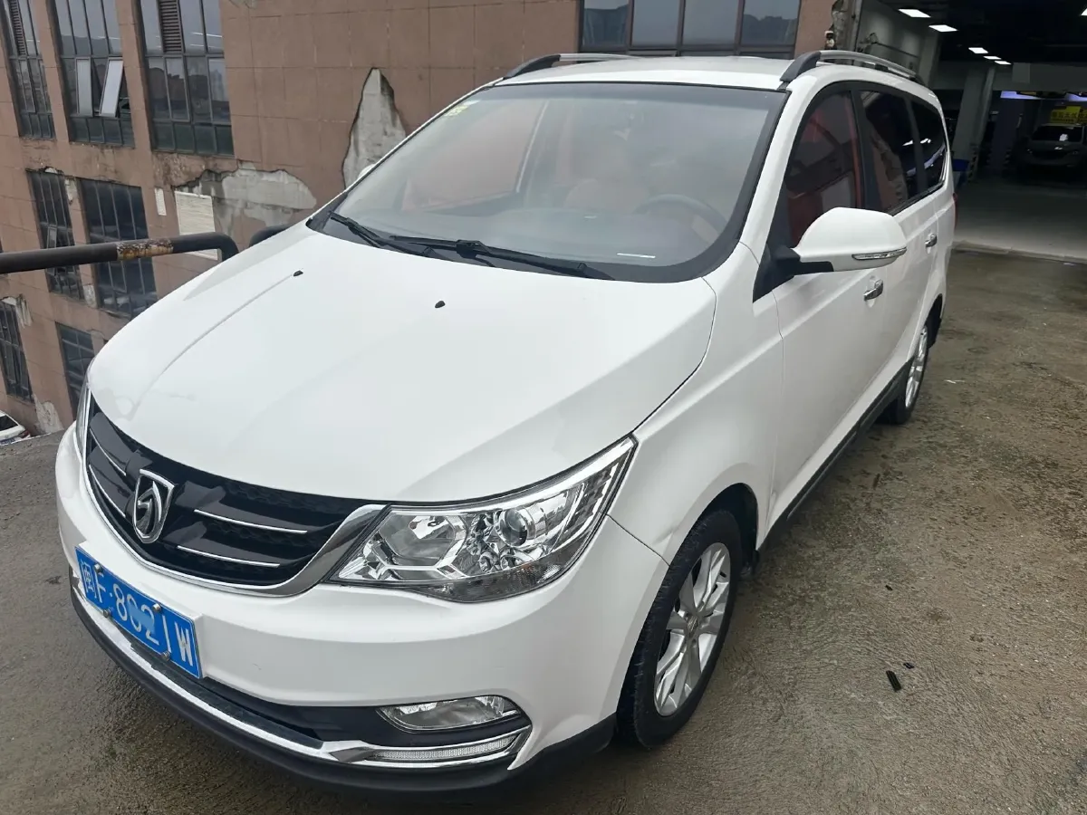 2016 BaoJun 560 1.5T 150HP L4 6MT,autocango,china used car exporter,china ev exporter,chinese used car exporter,chinese used ev exporter