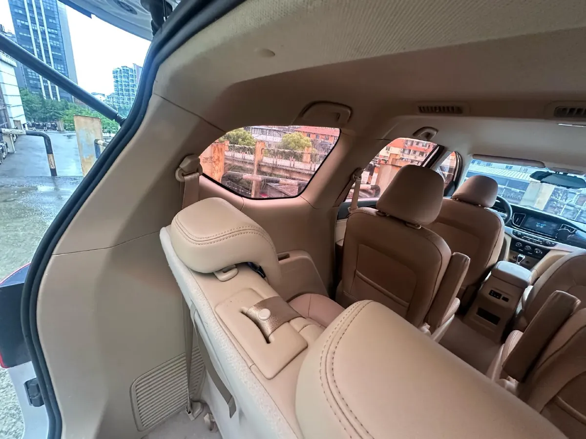 2016 BaoJun 560 1.5T 150HP L4 6MT,autocango,china used car exporter,china ev exporter,chinese used car exporter,chinese used ev exporter