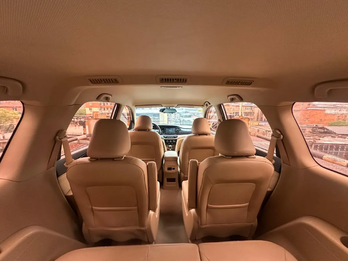 2016 BaoJun 560 1.5T 150HP L4 6MT,autocango,china used car exporter,china ev exporter,chinese used car exporter,chinese used ev exporter