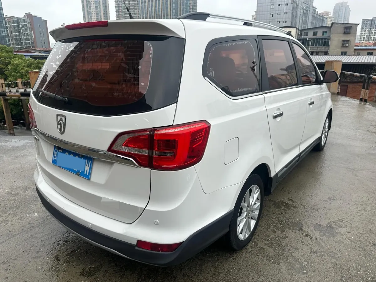 2016 BaoJun 560 1.5T 150HP L4 6MT,autocango,china used car exporter,china ev exporter,chinese used car exporter,chinese used ev exporter