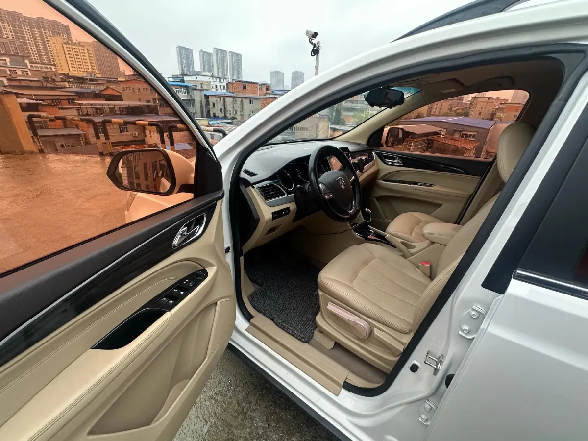 2016 BaoJun 560 1.5T 150HP L4 6MT,autocango,china used car exporter,china ev exporter,chinese used car exporter,chinese used ev exporter