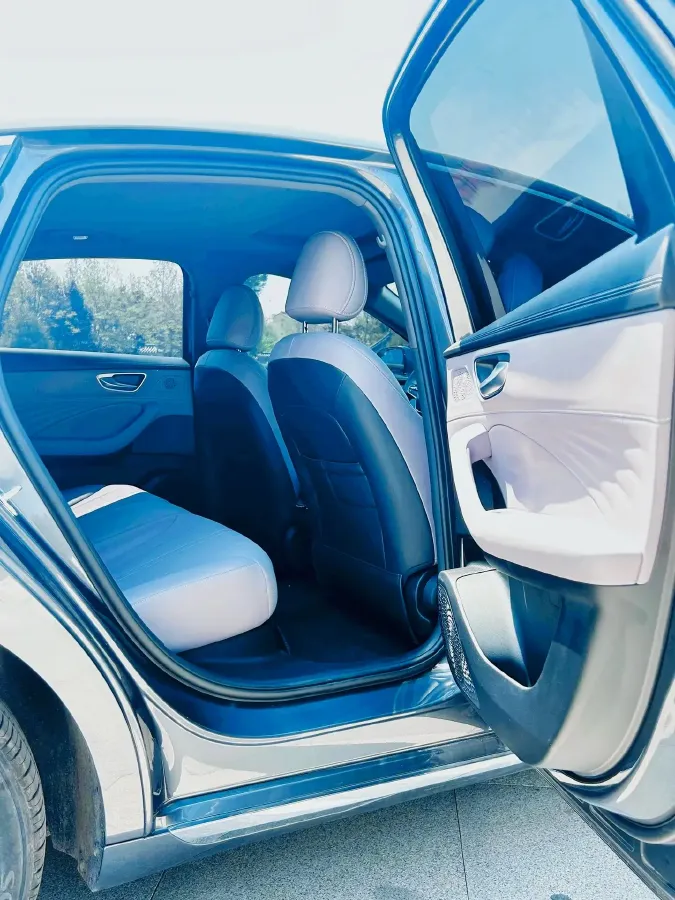 2025 Roewe M7 DMH 1.5L 112HP L4 1DHT PHEV,autocango,china used car exporter,china ev exporter,chinese used car exporter,chinese used ev exporter