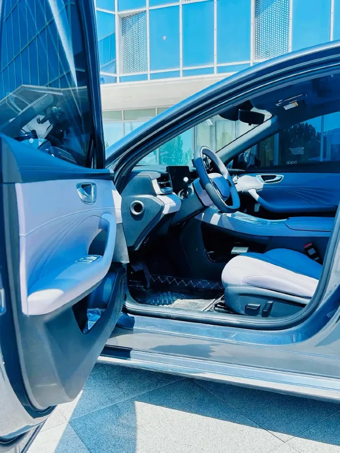 2025 Roewe M7 DMH 1.5L 112HP L4 1DHT PHEV,autocango,china used car exporter,china ev exporter,chinese used car exporter,chinese used ev exporter