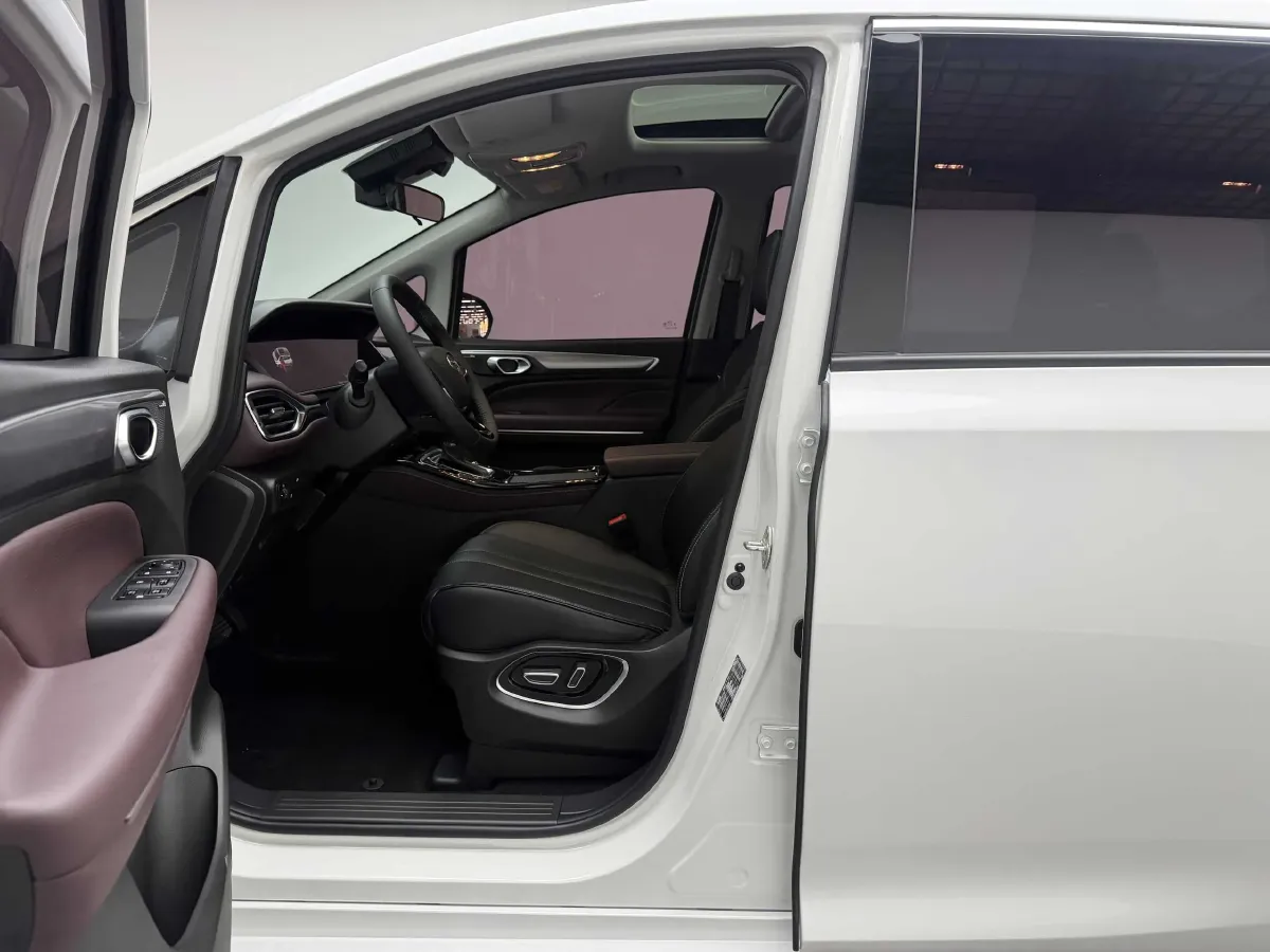 2023 GAC Trumpchi M6 1.5T 177HP L4 7DCT,autocango,china used car exporter,china ev exporter,chinese used car exporter,chinese used ev exporter