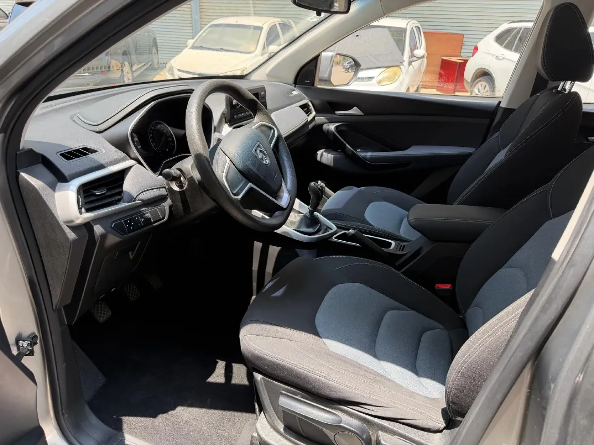 2018 BaoJun 530 1.5T 150HP L4 6MT,autocango,china used car exporter,china ev exporter,chinese used car exporter,chinese used ev exporter