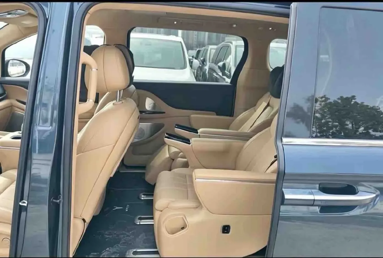 2025 Voyah Dream 1.5T 150HP L4 PHEV 41.7KWH,autocango,china used car exporter,china ev exporter,chinese used car exporter,chinese used ev exporter