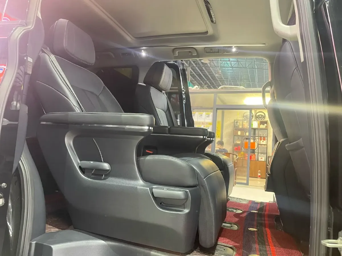 2021 GAC Trumpchi M8 2.0T 252HP L4 8AT,autocango,china used car exporter,china ev exporter,chinese used car exporter,chinese used ev exporter