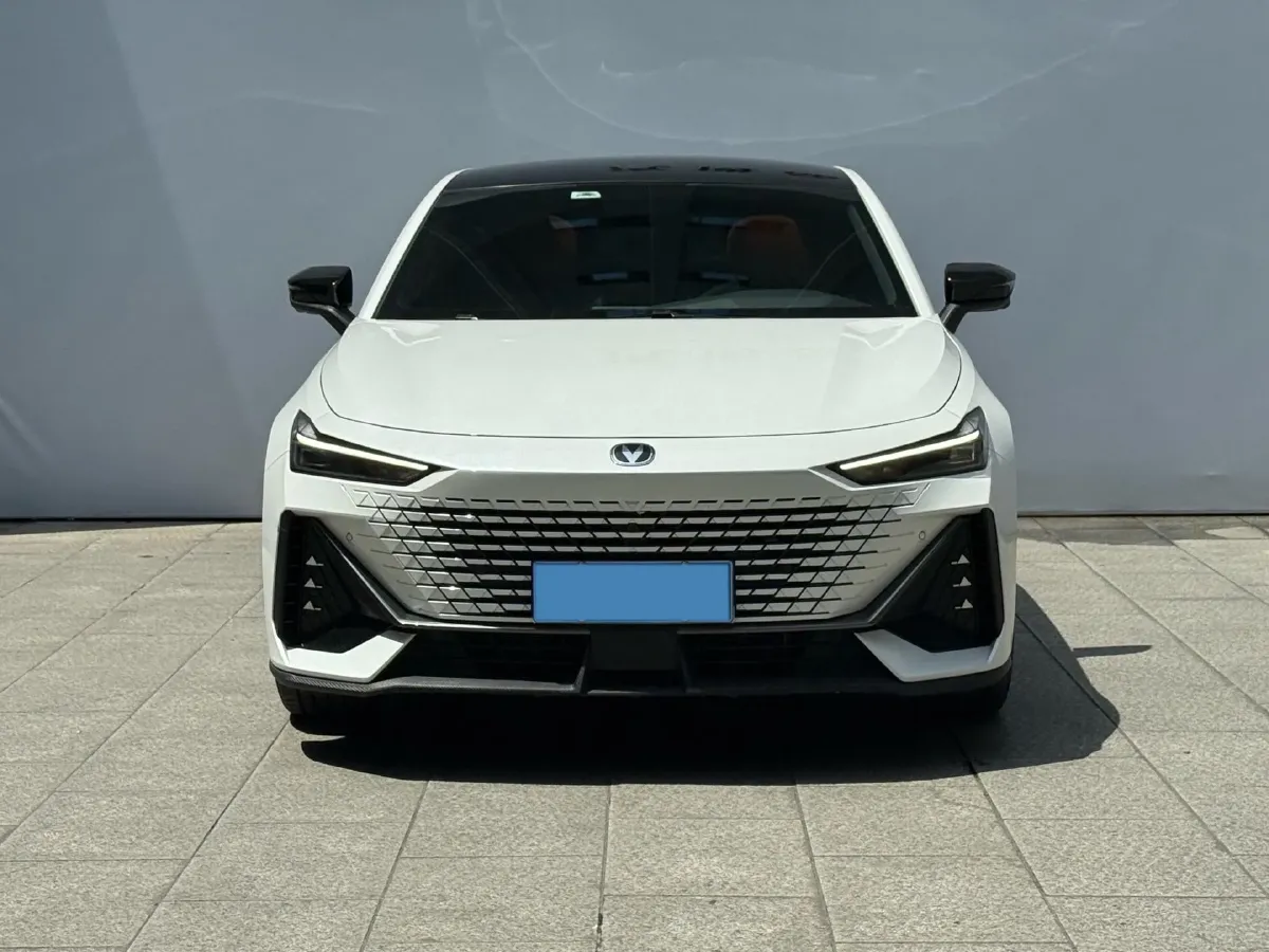2022 ChangAn UNI-V 1.5T 188HP L4 7DCT,autocango,china used car exporter,china ev exporter,chinese used car exporter,chinese used ev exporter