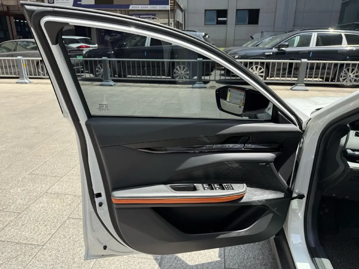 2022 ChangAn UNI-V 1.5T 188HP L4 7DCT,autocango,china used car exporter,china ev exporter,chinese used car exporter,chinese used ev exporter