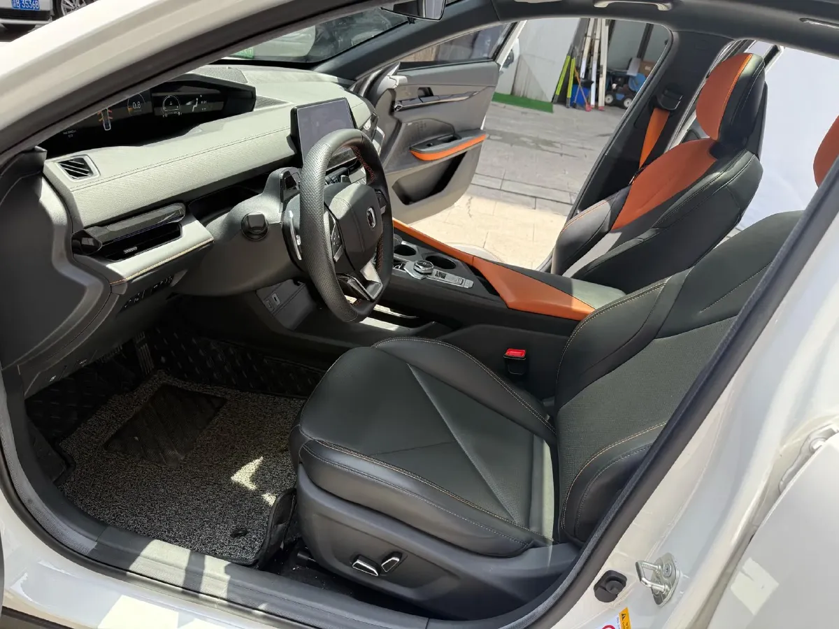 2022 ChangAn UNI-V 1.5T 188HP L4 7DCT,autocango,china used car exporter,china ev exporter,chinese used car exporter,chinese used ev exporter