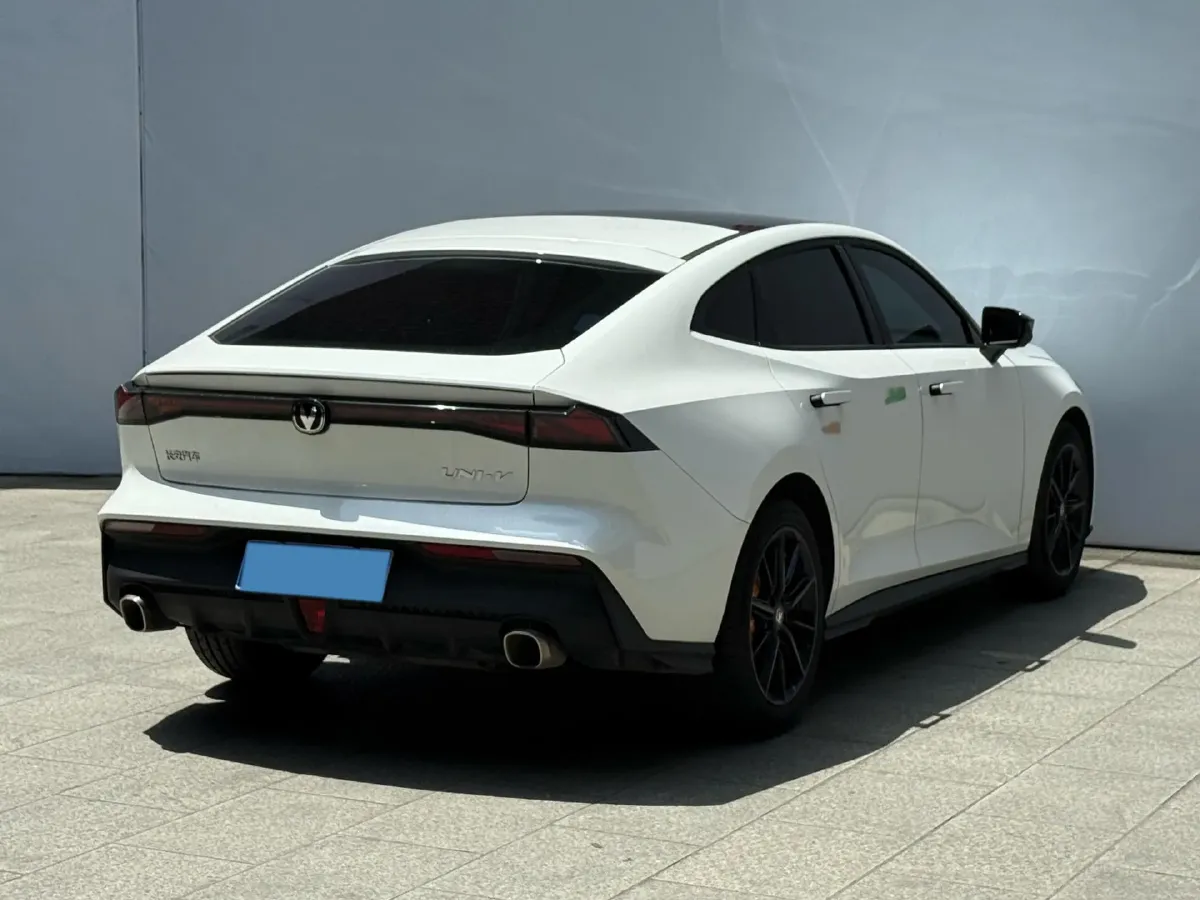 2022 ChangAn UNI-V 1.5T 188HP L4 7DCT,autocango,china used car exporter,china ev exporter,chinese used car exporter,chinese used ev exporter