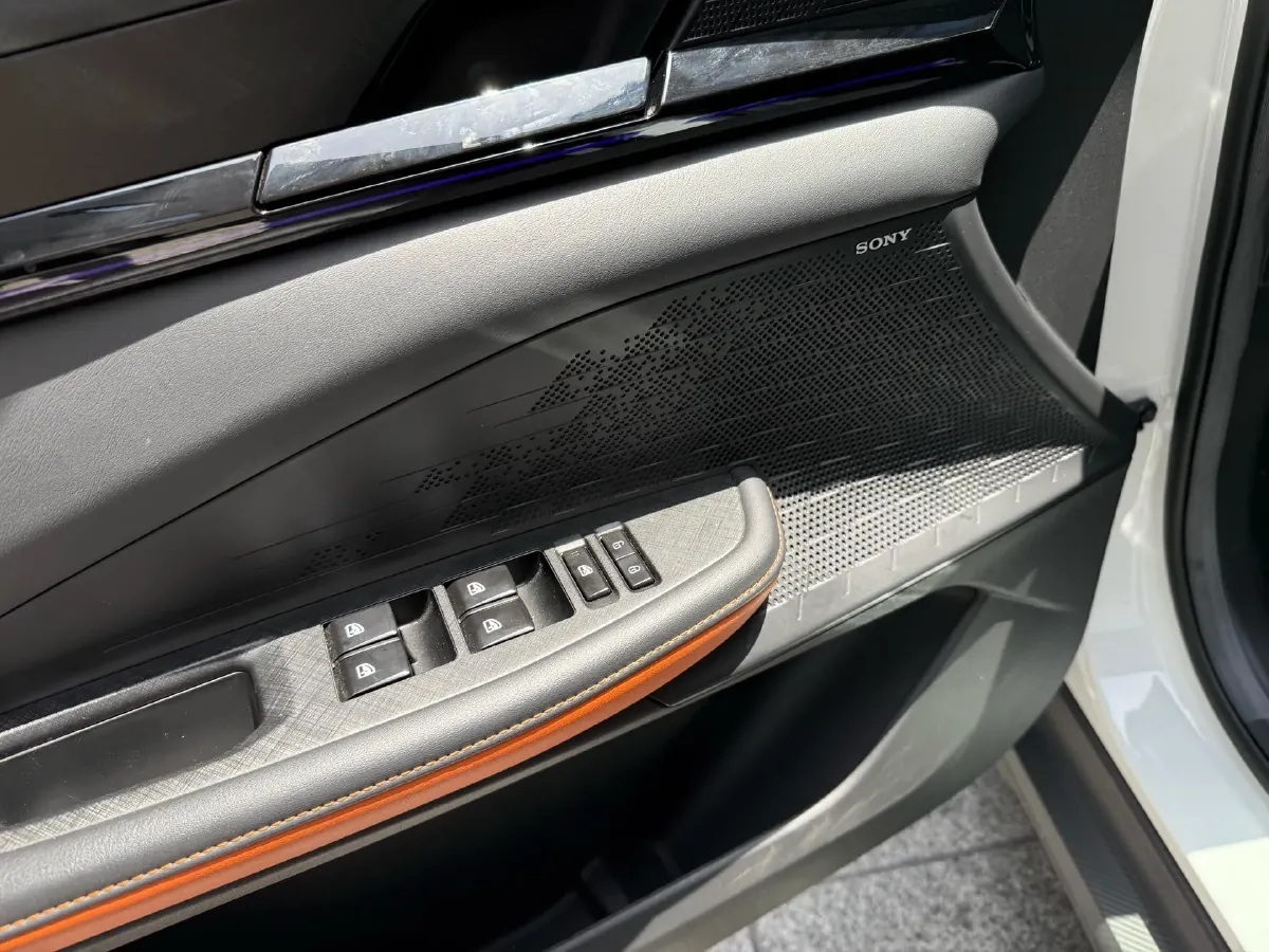 2022 ChangAn UNI-V 1.5T 188HP L4 7DCT,autocango,china used car exporter,china ev exporter,chinese used car exporter,chinese used ev exporter