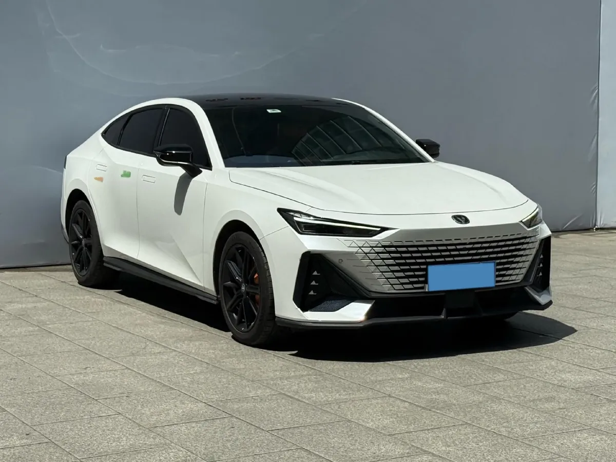 2022 ChangAn UNI-V 1.5T 188HP L4 7DCT,autocango,china used car exporter,china ev exporter,chinese used car exporter,chinese used ev exporter