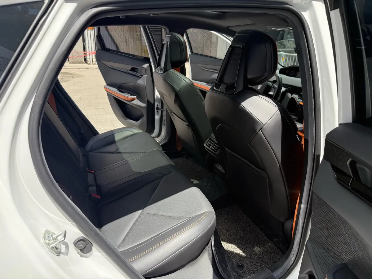 2022 ChangAn UNI-V 1.5T 188HP L4 7DCT,autocango,china used car exporter,china ev exporter,chinese used car exporter,chinese used ev exporter