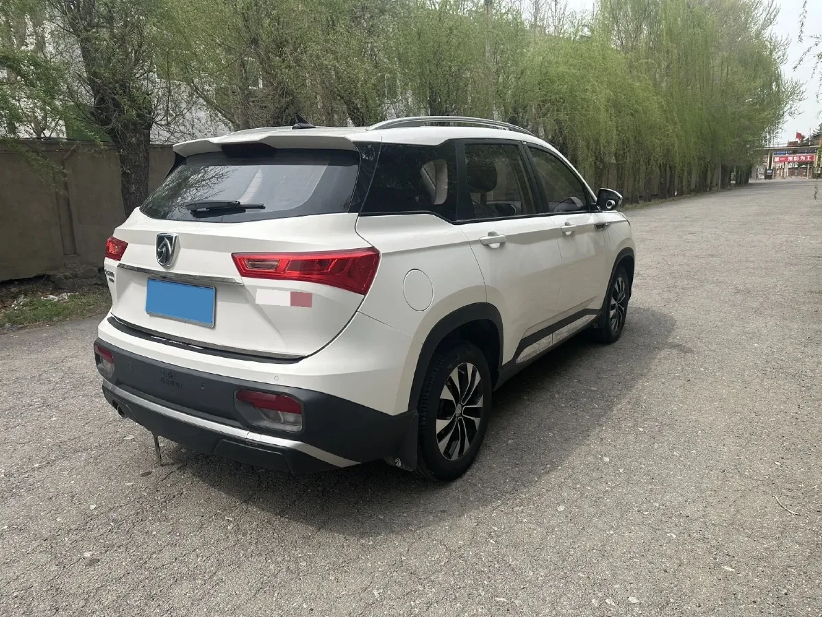 2020 BaoJun 530 1.5T 147HP L4 6MT,autocango,china used car exporter,china ev exporter,chinese used car exporter,chinese used ev exporter