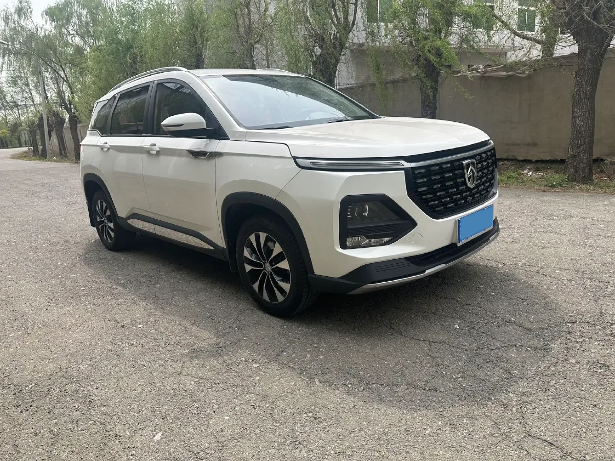 2020 BaoJun 530 1.5T 147HP L4 6MT,autocango,china used car exporter,china ev exporter,chinese used car exporter,chinese used ev exporter