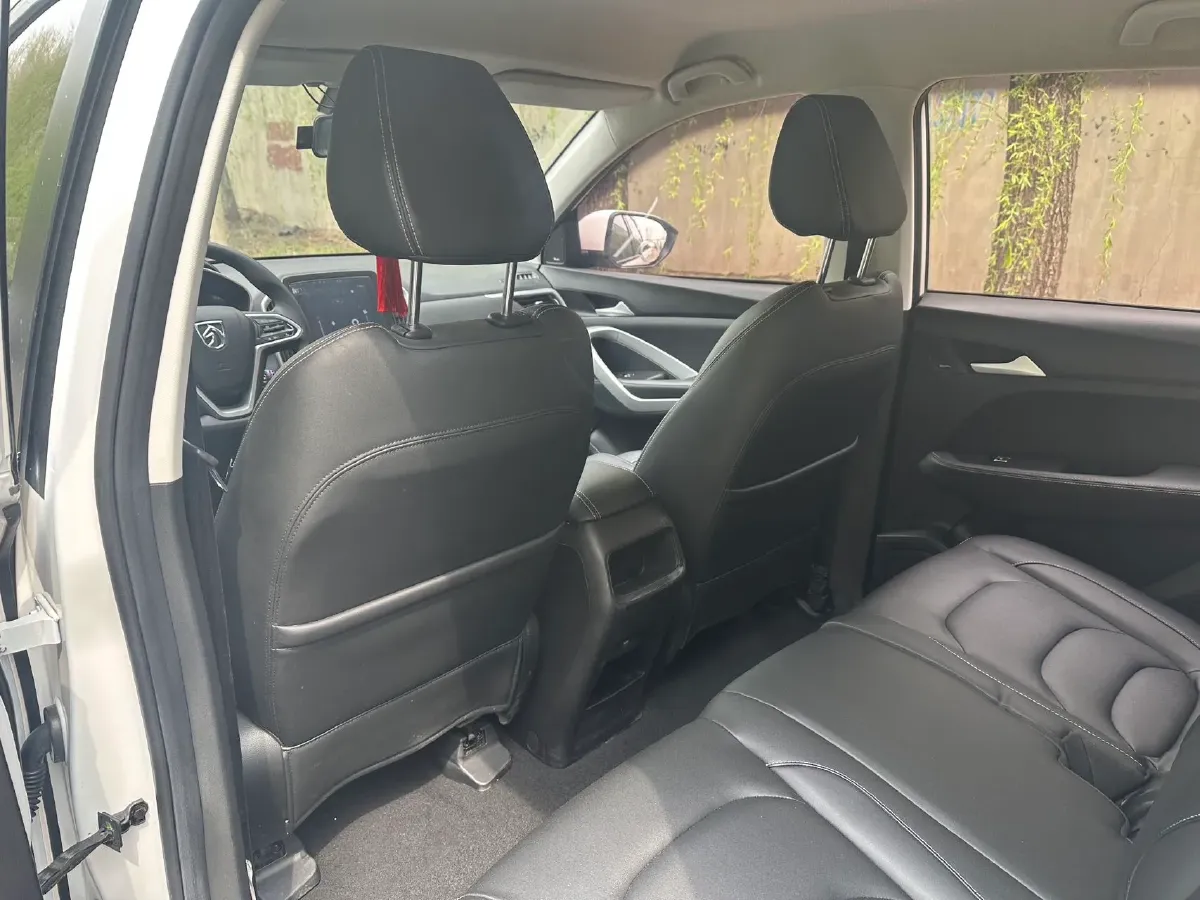 2020 BaoJun 530 1.5T 147HP L4 6MT,autocango,china used car exporter,china ev exporter,chinese used car exporter,chinese used ev exporter