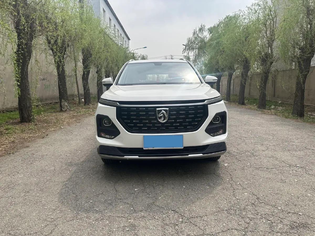 2020 BaoJun 530 1.5T 147HP L4 6MT,autocango,china used car exporter,china ev exporter,chinese used car exporter,chinese used ev exporter