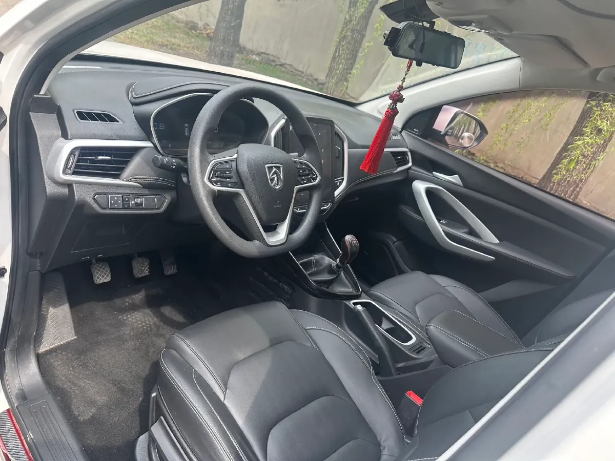 2020 BaoJun 530 1.5T 147HP L4 6MT,autocango,china used car exporter,china ev exporter,chinese used car exporter,chinese used ev exporter