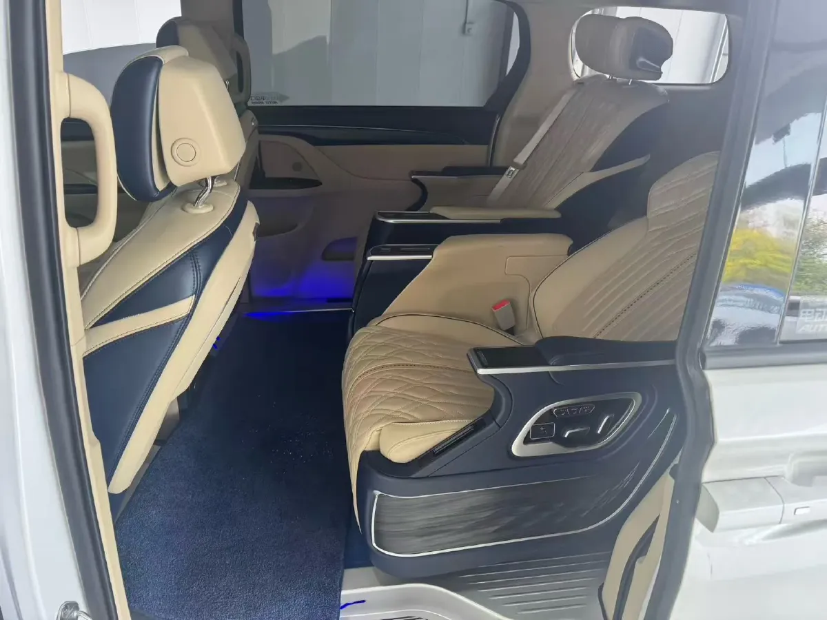 2022 Buick GL8 2.0T 237HP L4 9AT,autocango,china used car exporter,china ev exporter,chinese used car exporter,chinese used ev exporter