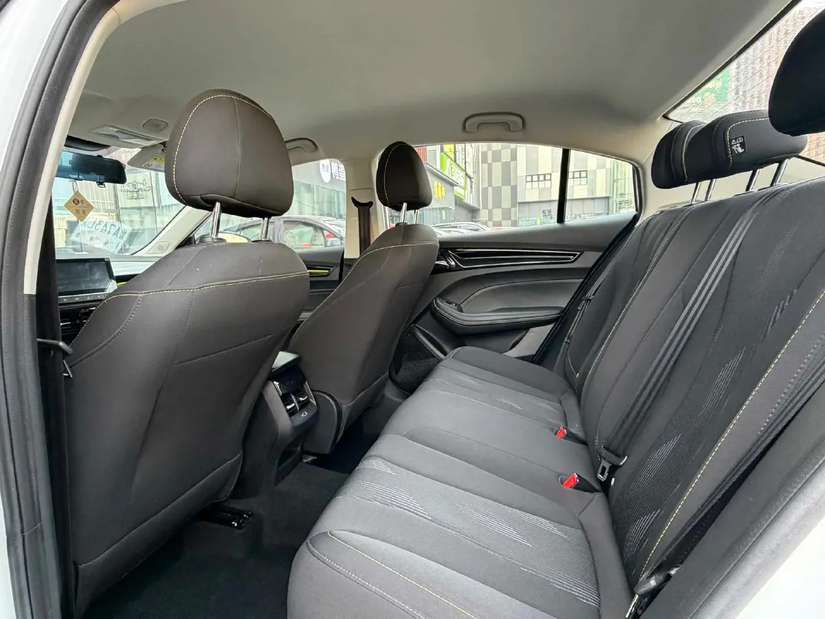 2021 Roewe i5 1.5L 120HP L4 5MT,autocango,china used car exporter,china ev exporter,chinese used car exporter,chinese used ev exporter