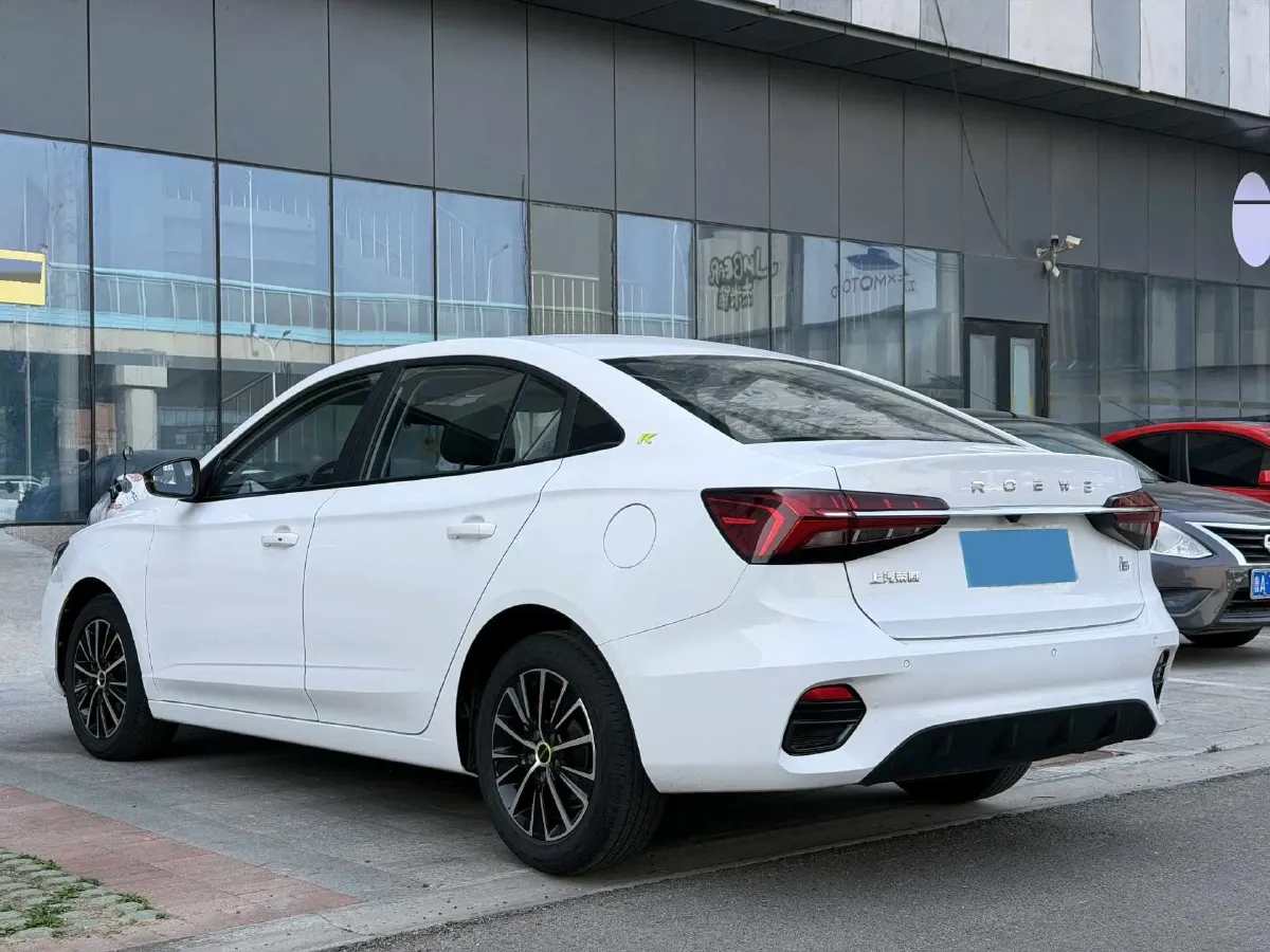 2021 Roewe i5 1.5L 120HP L4 5MT,autocango,china used car exporter,china ev exporter,chinese used car exporter,chinese used ev exporter