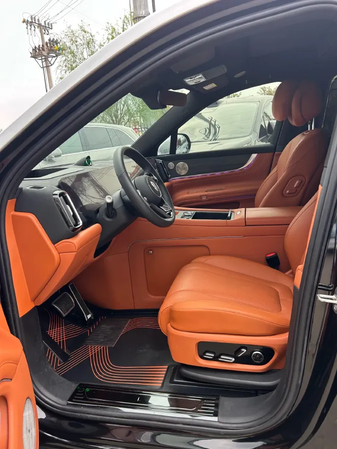 2025 AITO AITO M9 REEV 160HP REEV 52KWH,autocango,china used car exporter,china ev exporter,chinese used car exporter,chinese used ev exporter