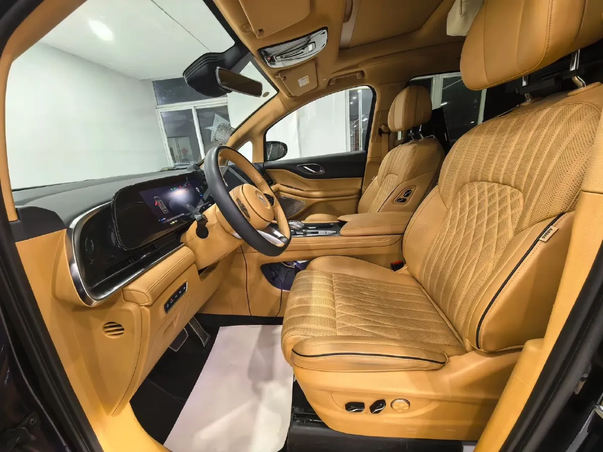 2024 Voyah Dream 1.5T 150HP L4 PHEV 43KWH,autocango,china used car exporter,china ev exporter,chinese used car exporter,chinese used ev exporter