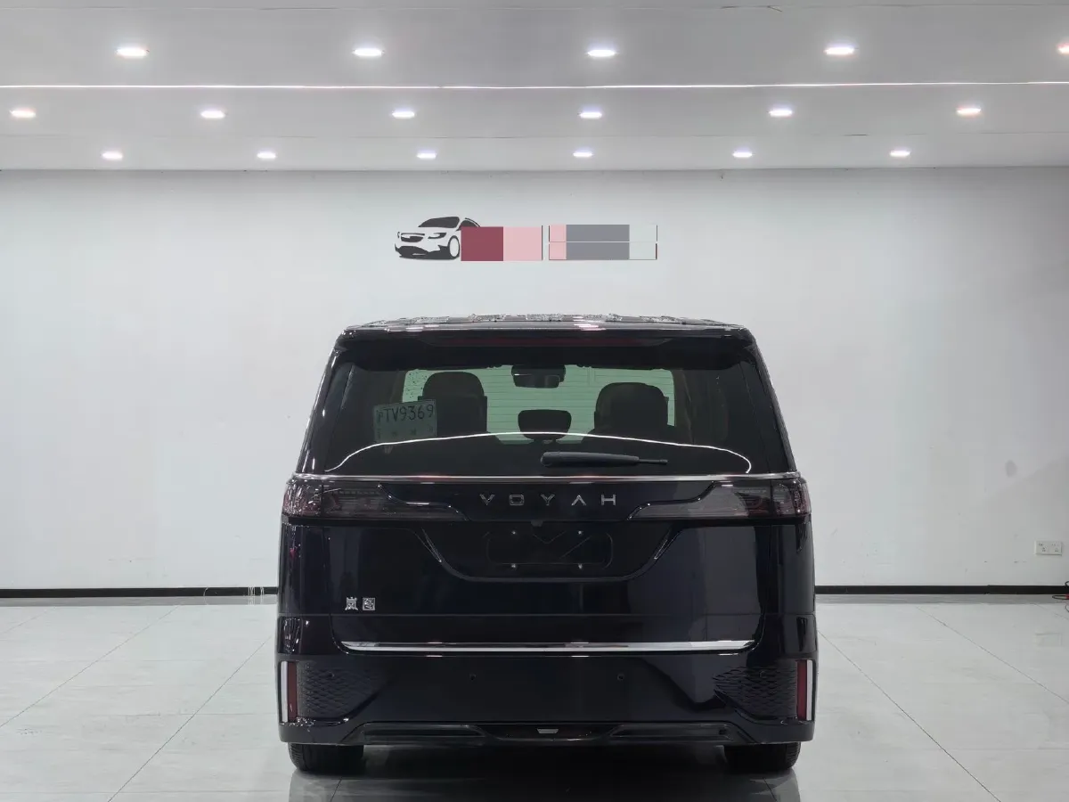 2024 Voyah Dream 1.5T 150HP L4 PHEV 43KWH,autocango,china used car exporter,china ev exporter,chinese used car exporter,chinese used ev exporter