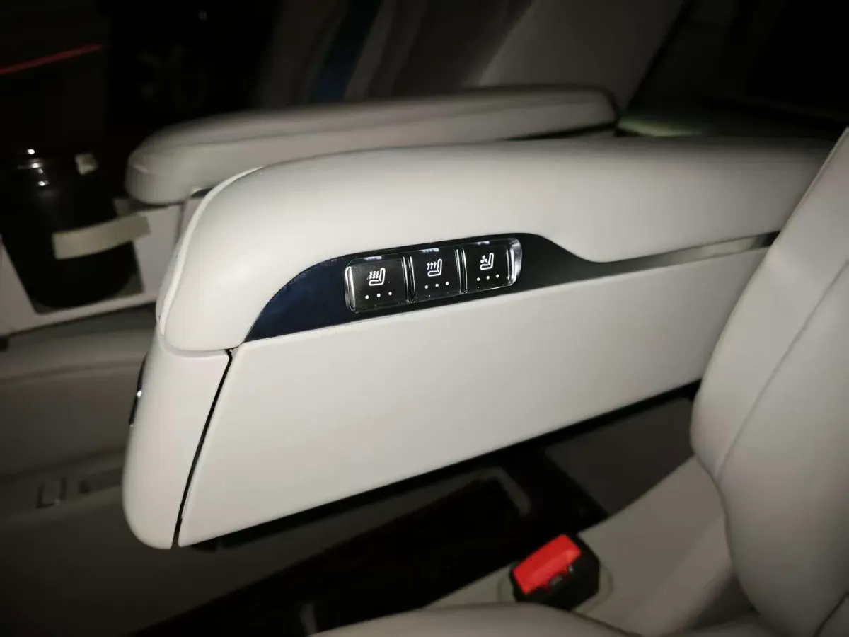 2024 AITO AITO M9 1.5T 152HP L4 REEV 42KWH,autocango,china used car exporter,china ev exporter,chinese used car exporter,chinese used ev exporter