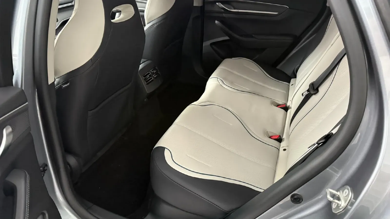 2022 Roewe RX5 MAX 1.5T 181HP L4 6AT,autocango,china used car exporter,china ev exporter,chinese used car exporter,chinese used ev exporter