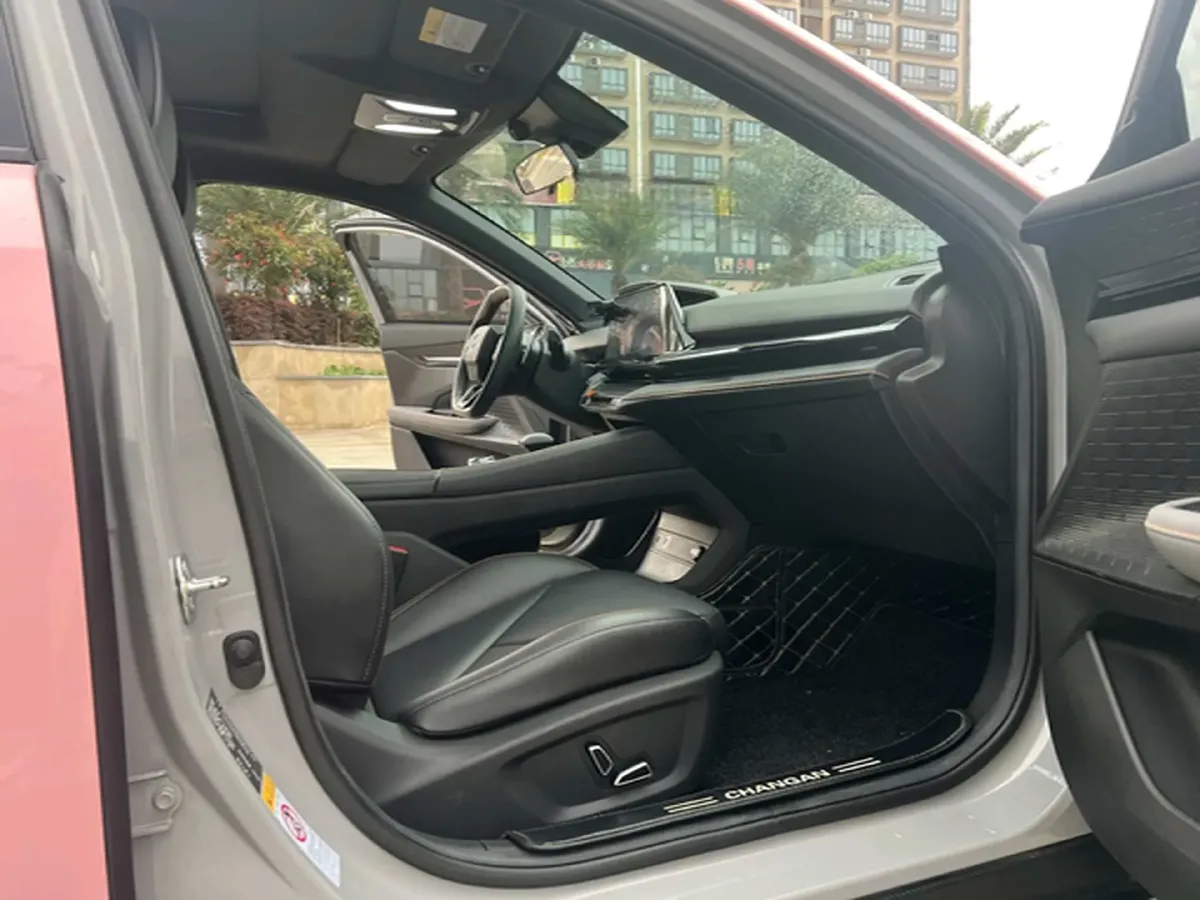 2022 ChangAn UNI-V 1.5T 188HP L4 7DCT,autocango,china used car exporter,china ev exporter,chinese used car exporter,chinese used ev exporter